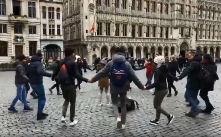 La fotonotizia. Il ballo sardo degli alunni dell’ITC di Tortolì alla Grand Place di Bruxelles