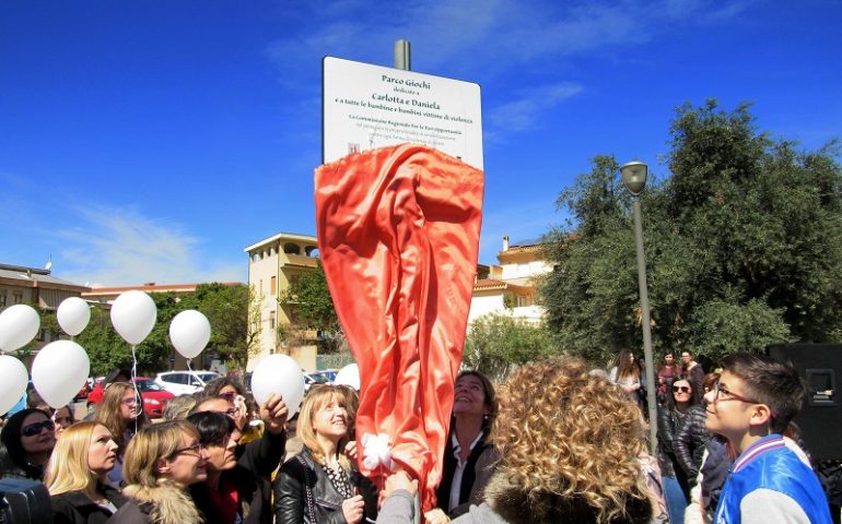 Tortolì, commozione alla cerimonia di intitolazione del parco giochi a Carlotta e Daniela (PHOTOGALLERY)