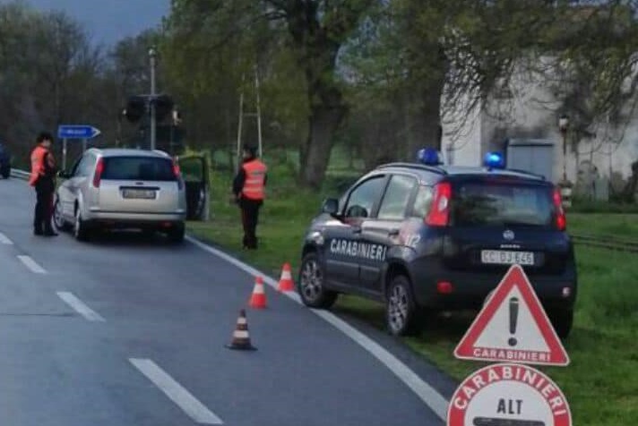 Oniferi, una jeep a causa della grandine si ribalta in cunetta. Marito e moglie in ospedale