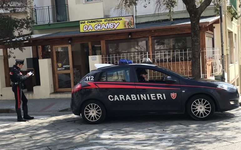 Nuoro, ladri entrano in un bar del centro, rubati mille euro