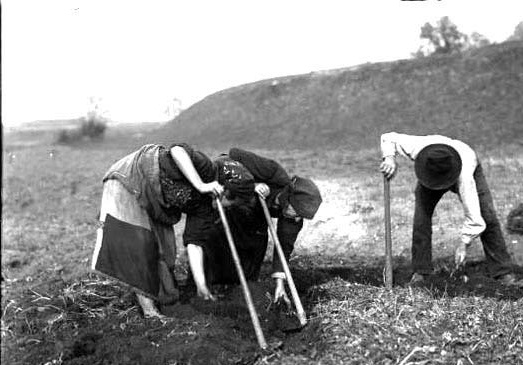 Antiche leggende sarde, “Is frades longos”. Un marito, una moglie e un equivoco