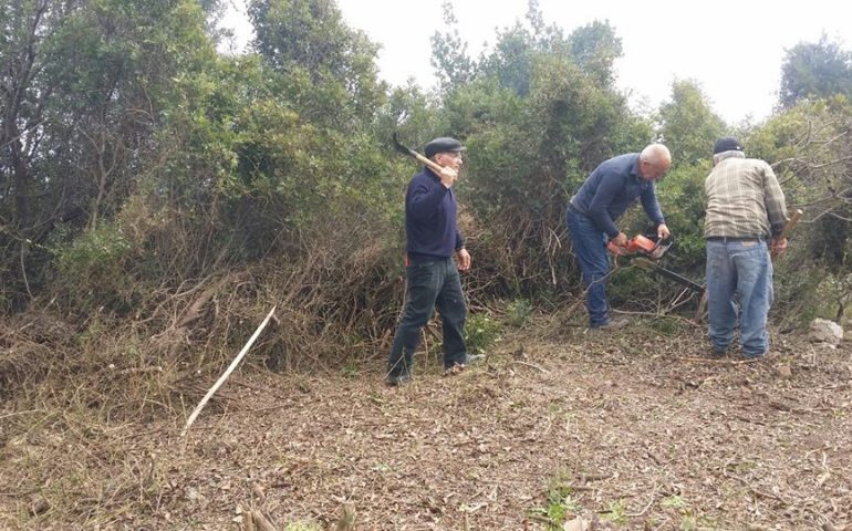 Baunei, l’area della fonte di Surrele di nuovo fruibile grazie al lavoro dei volontari di Ardalafè