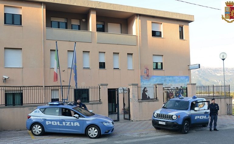 Denunciati dalla Polizia 15 minorenni per interruzione di servizio pubblico sulla linea Arst Nuoro – Mamoiada