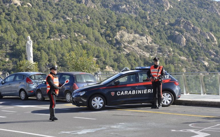 Acquista online un accessorio per la sua macchina fotografica ma è una truffa.  Denunciato un 45enne