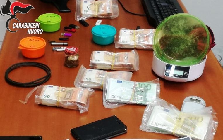 Lanusei, sorpresi con droga, denaro e materiale esplosivo. Due arresti