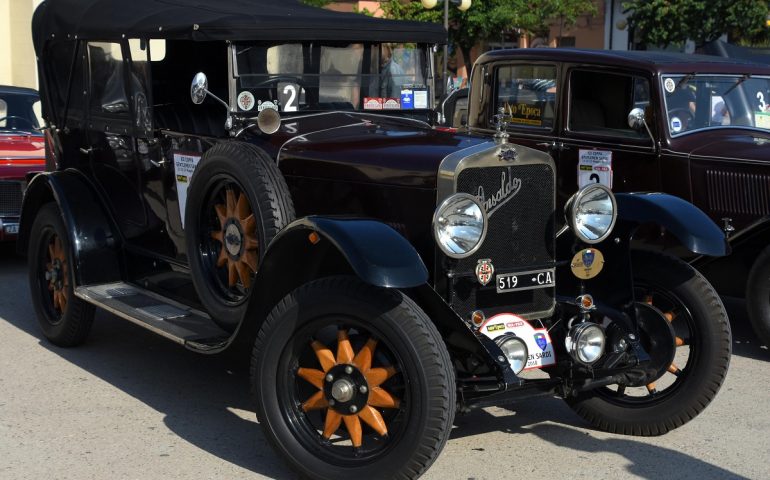 (PHOTOGALLERY) 12esima Coppa Gentlemen sardi, le auto d’epoca conquistano Tortolì