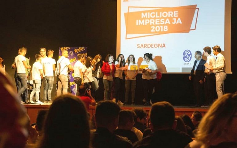 (Foto) L’I.T.C. di Tortolì stravince la competizione regionale: miglior impresa didattica e miglior video Pitch 2017-18
