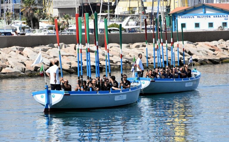 (Foto) Grande successo per il primo palio remiero in onore di Paolo Mucelli