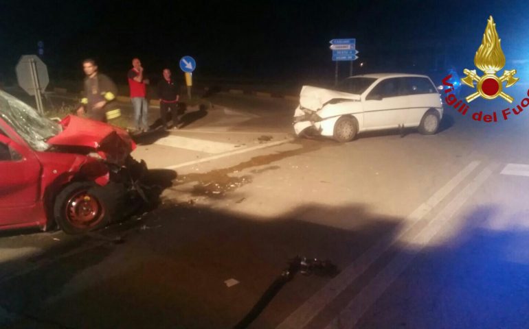 Sestu, brutto incidente sulla rotonda della 131: tre feriti