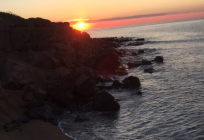 Le foto dei lettori. L’alba di oggi vista da “Bucca ‘e Strumpu” a Bari Sardo