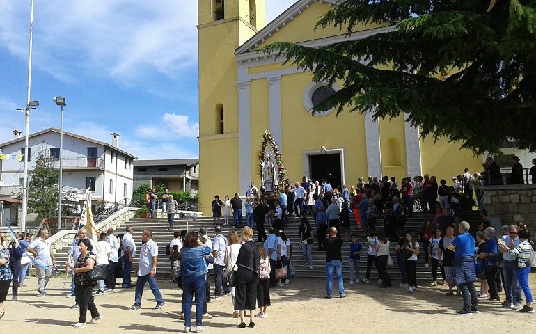 (FOTO) Villanova onora San Basilio Magno. Firmato il patto di amicizia spirituale tra le parrocchie di Villanova e Maracalagonis