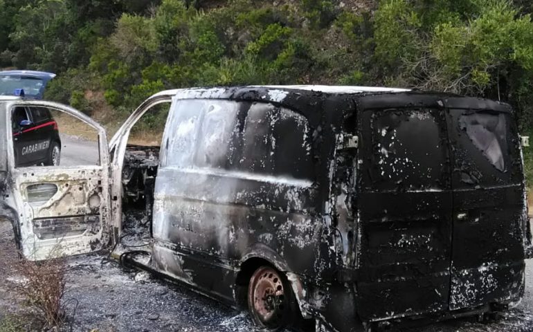 Arzana, trovato carbonizzato un furgone rubato mesi fa al Consorzio Agrario di Sardegna
