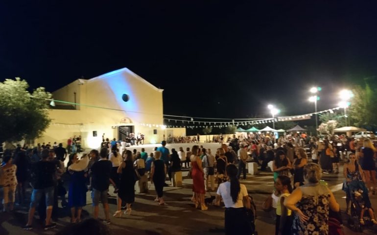 Buona la prima a Tortolì per “Sa festa”. Piazza Fra Locci viva come non mai, stasera si replica