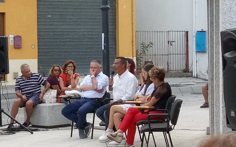 Giovanni Floris incanta Villagrande. Grande partecipazione ieri alla presentazione del libro “Ultimo banco”