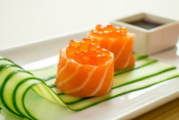 Forse il più conosciuto e apprezzato per il sapore delicato, il Gunkan al salmone è indubbiamente uno dei piatti entry level più diffusi