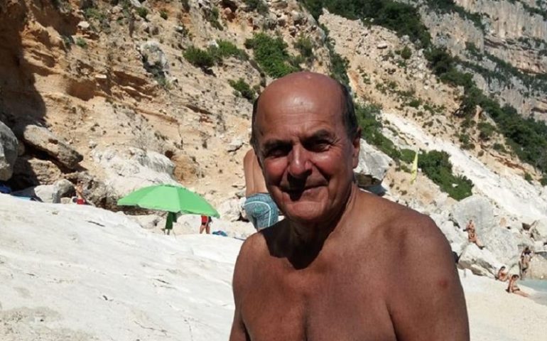 La fotonotizia. Pierluigi Bersani a Cala Goloritzé: «È il posto più bello del mondo»