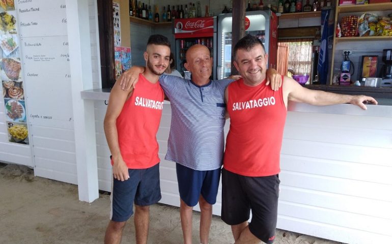 La fotonotizia. Il 52enne scampato all’annegamento fa visita ai suoi salvatori