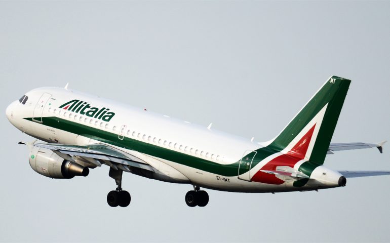 Continuità territoriale aerea, sfida tra Alitalia e Air Italy. Presentate offerte per tutte le rotte