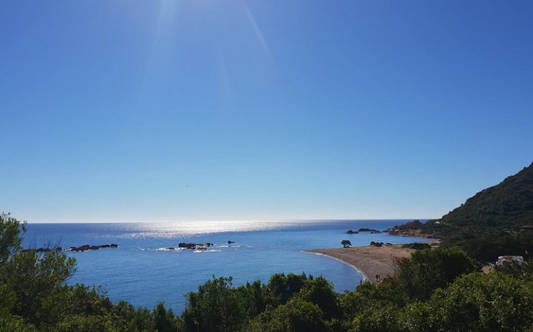 Le foto dei lettori. Riflessi sul mare, Cardedu