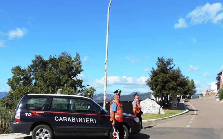 Picchia e insulta la compagna, arrestato operaio 49enne di Baunei