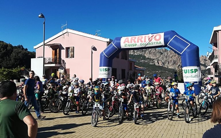 (FOTO) Villagrande: divertimento, sole e biciclette per la quarta edizione di “Gurthoi in bici”