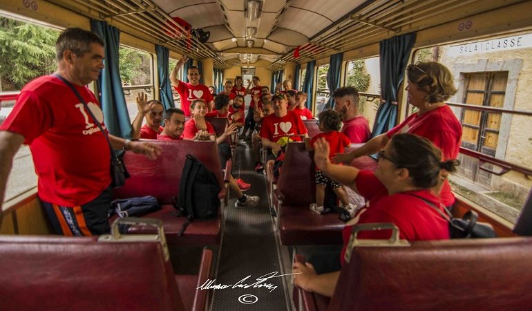 (FOTO) Gairo Taquisara si colora di rosso e di allegria. I ragazzi di Ogliastra InForma in gita