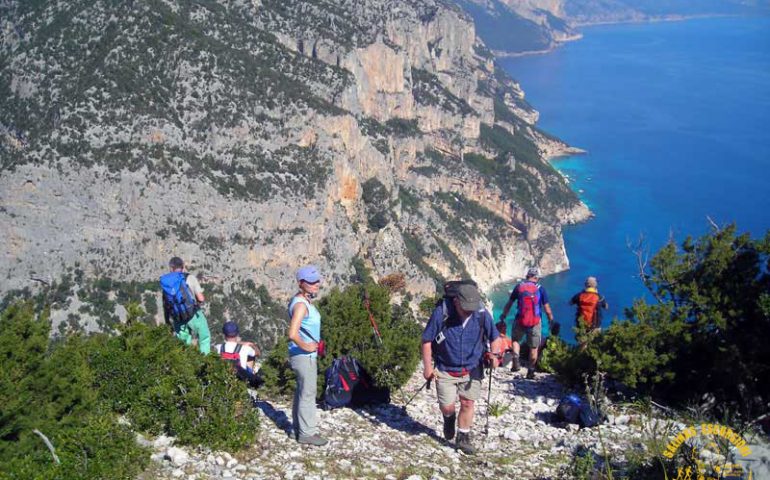 Selvaggio Blu, il trekking mozzafiato da fare lungo le coste baunesi compie trent’anni