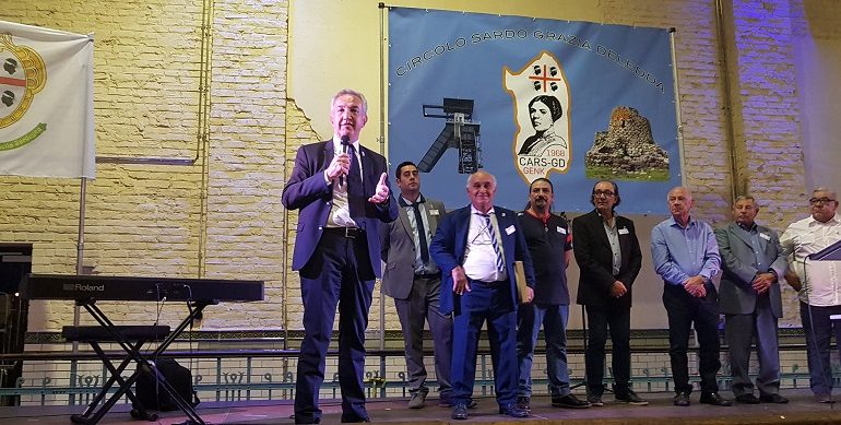 Spanu a Genk in Belgio alla cerimonia per i 50 anni dell’associazione dei sardi: «Ammirazione per la capacità di mantenere vivo il ricordo dell’Isola»