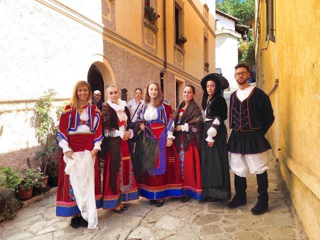 Il viaggio di Autunno in Barbagia: avventuriamoci a Belvì, tra boschi secolari, preziose tradizioni e demoni burloni