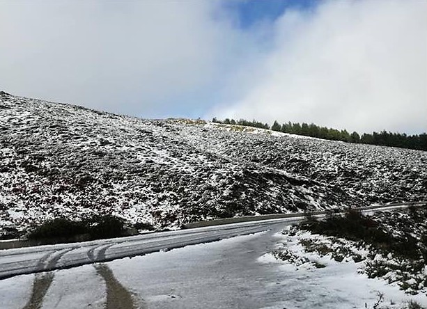 Il Bruncu Spina si risveglia imbiancato: ecco la prima neve in Sardegna