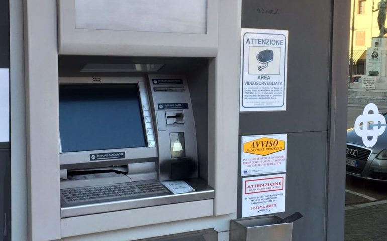 Mamoiada: esplosione al bancomat ma l’assalto fallisce. E’ caccia ai banditi