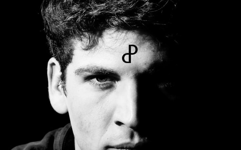 “Colui che porta la luce” tenta ora di puntarla verso di sé. Intervista a Riccardo Porrà, nuovo rapper tortoliese