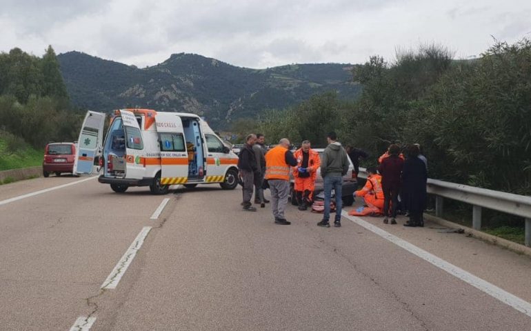 Incidente a Tertenia tra auto e furgone, in ospedale una donna