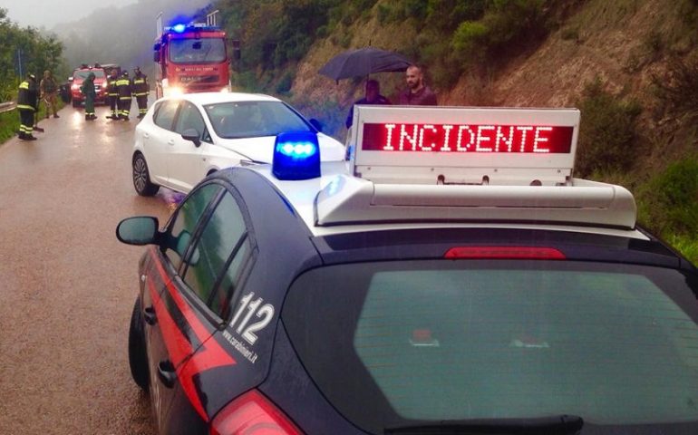 Strada consortile Lanusei-Arzana, scontro frontale. Coinvolto un ventenne di Arzana