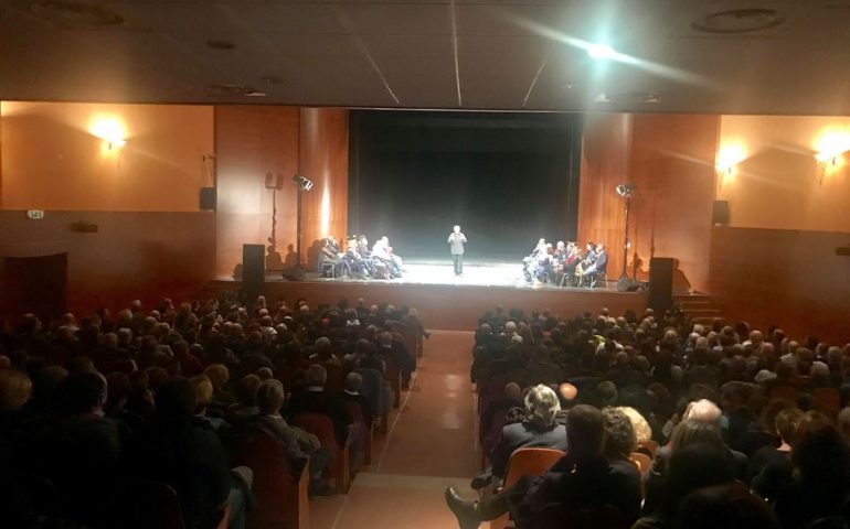 Mistero Buffo a Nuoro, il più noto fra gli spettacoli di Dario Fo, un successo clamoroso