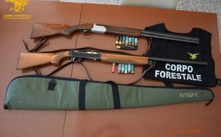 Caccia abusiva, due uomini nei guai: sequestrati due fucili e una carabina ad aria compressa con matricola non rilevabile
