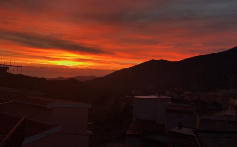 Le foto dei lettori. Alba villagrandese nello scatto di Serena Cabras