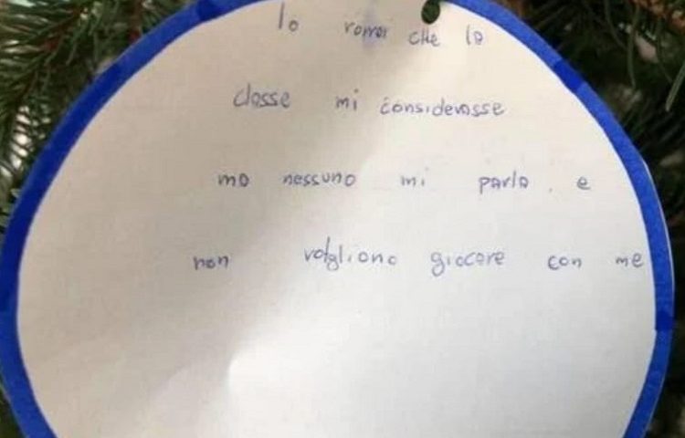 «Vorrei che la classe mi considerasse, ma nessuno mi parla» Il messaggio di un bambino sull’Albero dei Desideri