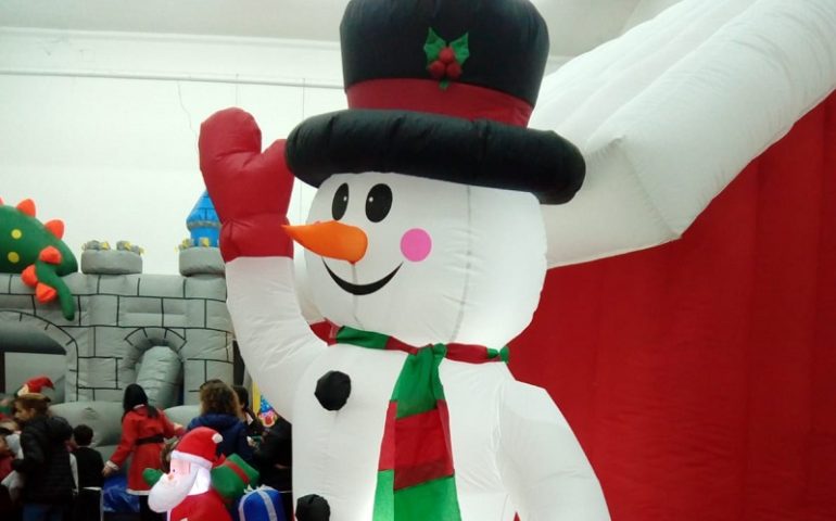 (FOTO) Jerzu, Festa di Natale questo pomeriggio. Regali, divertimento e leccornie per i più piccoli
