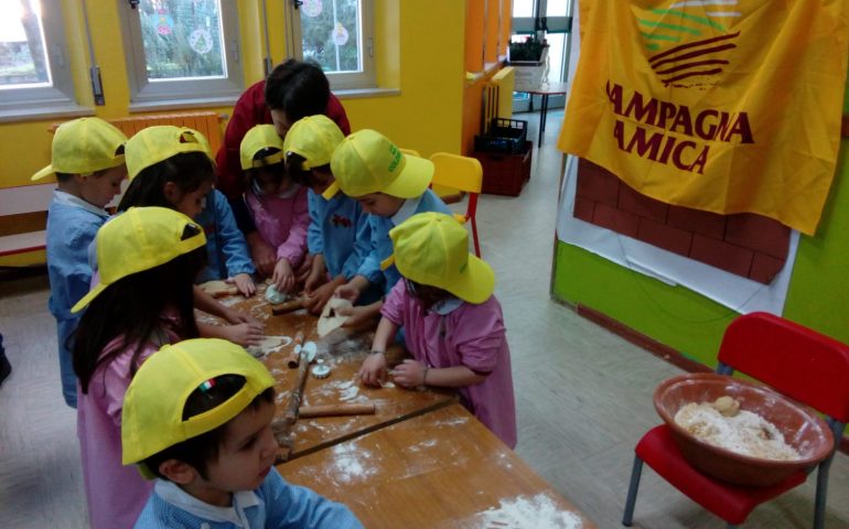 Coldiretti Nuoro Ogliastra. I bambini dell’Istituto Sant’Onofrio a lezione di dolci tradizionali