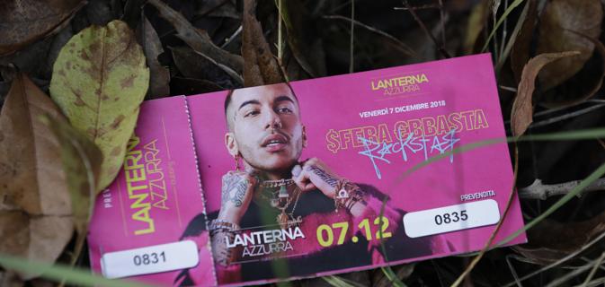 Sfera Ebbasta: anche un ragazzo di Cagliari al concerto. Identificato il minore che ha spruzzato lo spray urticante