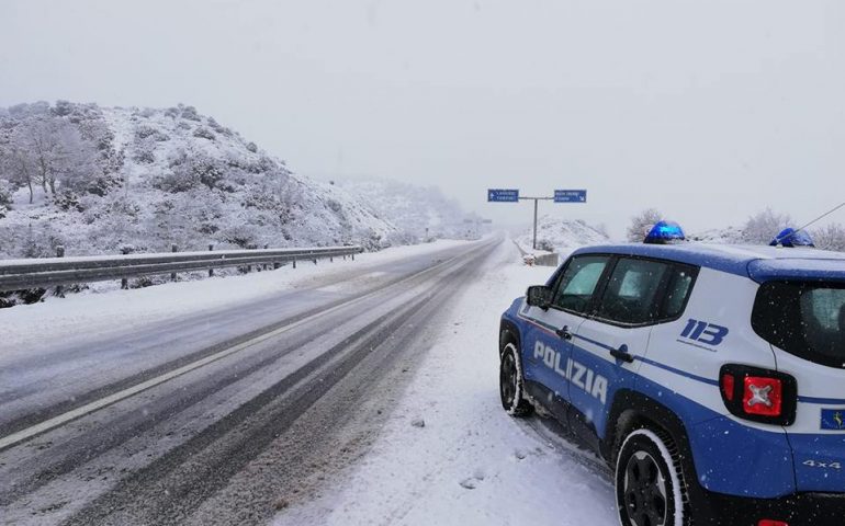 SS 389 Nuoro-Lanusei: fiocca la neve. Polizia Stradale: «Cautela alla guida»