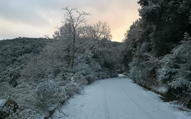 Scatto imbiancato da Lanusei. Simone Loddo immortala la prima nevicata ogliastrina