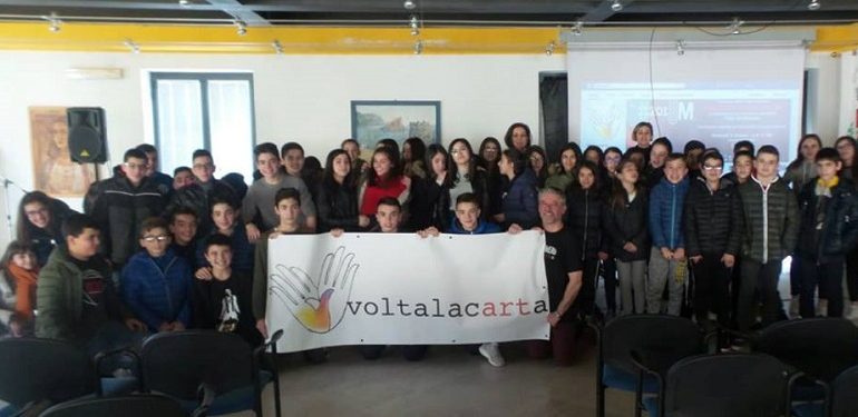 Parità di genere, violenza sulle donne, omofobia e sessismo sul lavoro: Voltalacarta incontra i giovani di Arzana