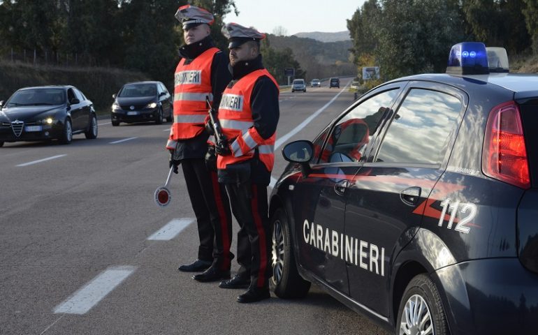 Villagrande, in auto con la droga: 20enne nei guai