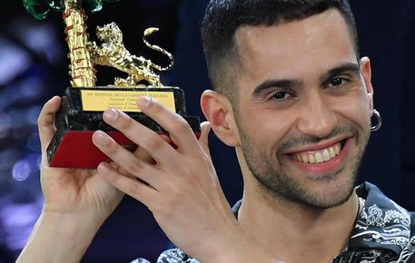 Mahmood domina le classifiche: su Spotify «Soldi» è il singolo italiano più suonato di sempre