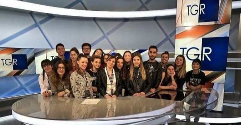 Piccoli reporter si formano: i ragazzi del Liceo L. Da Vinci in visita presso la sede Rai di Cagliari