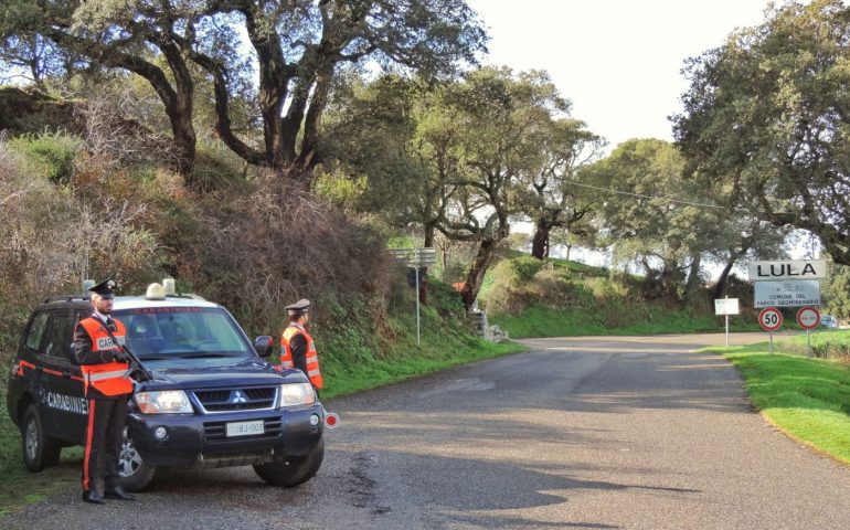 Scontro tra moto a Lula. Entrambi i centauri senza patente di guida