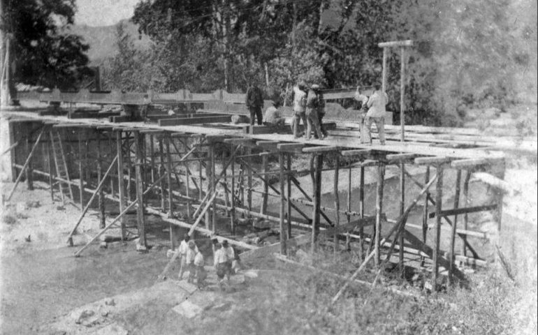 Come eravamo. La costruzione del Ponte di Ferro a Tortolì nei primi anni del 900