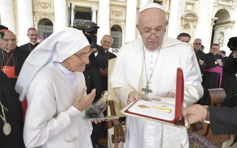 La missionaria sarda Suor Maria Concetta Esu premiata da Papa Francesco: “Esempio per tutti”